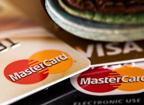 ​Visa и Mastercard уходят из России — но карты будут работать