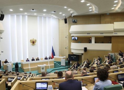 ​Сенаторы от ХМАО попали в санкционный список ЕС