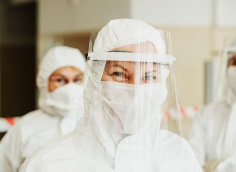 В Югре за сутки 90 человек заболели коронавирусом
