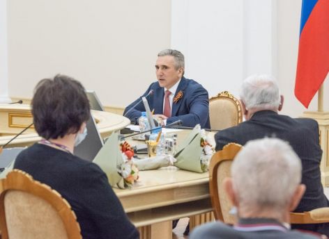 ​Александр Моор встретился с ветеранами накануне Дня Победы
