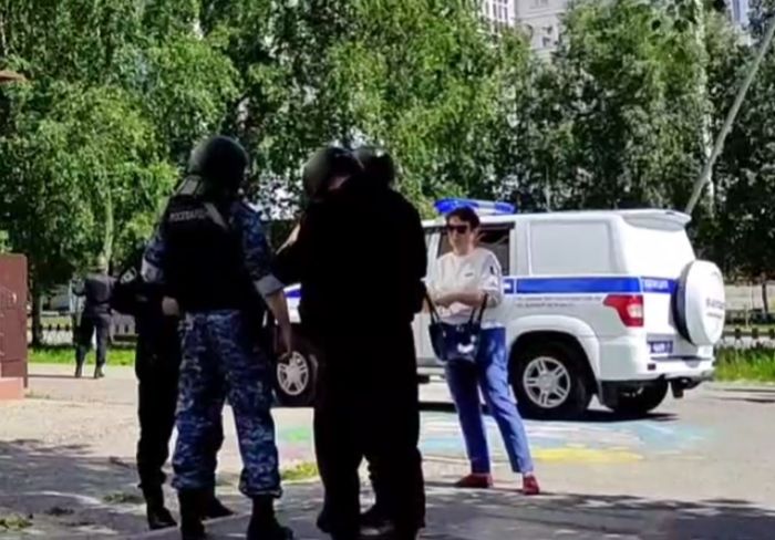 ​В Нижневартовске ищут мину в здании Контрольно-счетной палаты