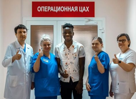 Доктора из Ханты-Мансийска помогли жителю Замбии вылечить грыжу