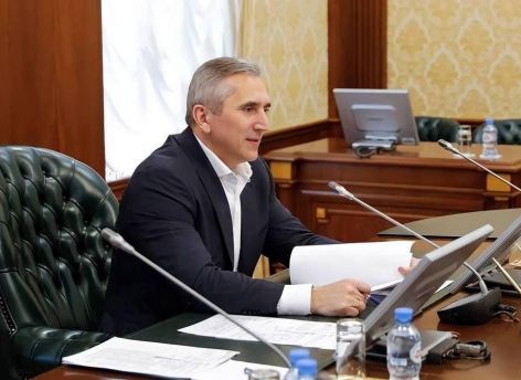 Александр Моор поручил отремонтировать Медведевский ФАП к 1 сентября