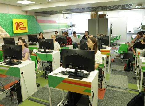 ​Для тюменских школьников пройдет курс «Программирование на языке Python»