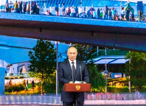 ​Путин призвал сделать покупку автомобилей доступнее для российских семей