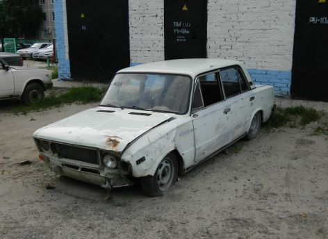 В Нижневартовске очищают дворы от брошенных автомобилей