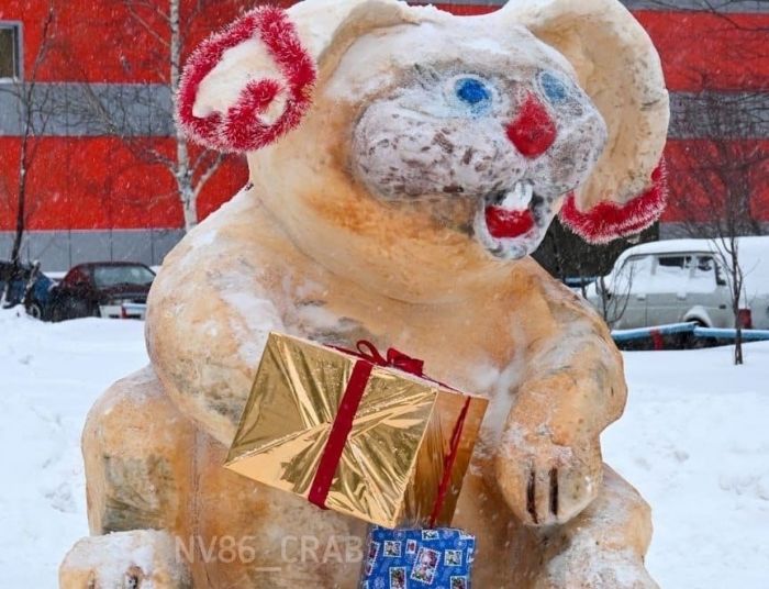 «​Какой год, такие и зайцы». Вартовчан вновь удивили снежные фигуры