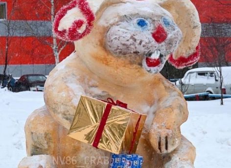 «​Какой год, такие и зайцы». Вартовчан вновь удивили снежные фигуры
