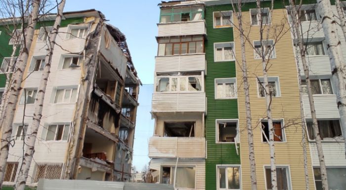 В Нижневартовске выявили трещины в соседних домах от места взрыва газа