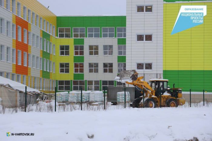 В Нижневартовске завершают строительство школы с экологическим направлением