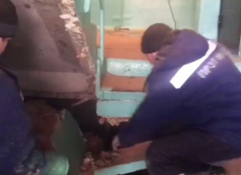 В Нижневартовске в жилом доме обрушился лестничный пролет