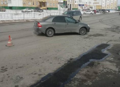 ​В Нижневартовске латают образовавшиеся за зиму выбоины