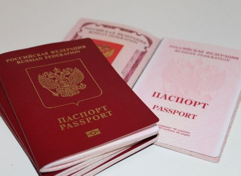 Старые паспорта, новые ветераны, битва с вейпами и усечение «грин-карт» – обзор новаций нашей жизни с 1 июня