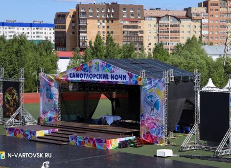 На набережной Нижневартовска восстановили снесенные ветром конструкции
