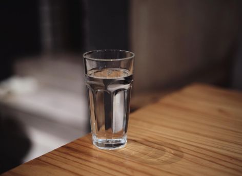 ​Пейте воду на здоровье: нужно ли потреблять ее литрами?