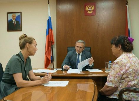 ​Александр Моор провел личный прием жителей Тюменской области