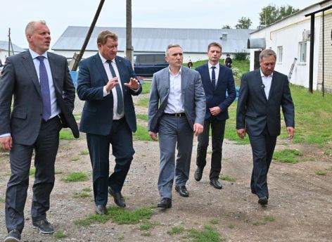 ​Александр Моор осмотрел предприятия малого бизнеса в Сорокинском районе