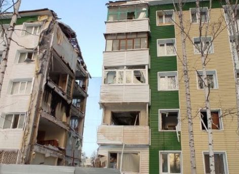 В Нижневартовске рухнула стена в доме, где зимой взорвался газ