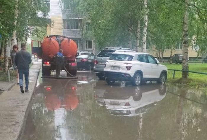 Нижневартовск откачивают после вечернего ливня