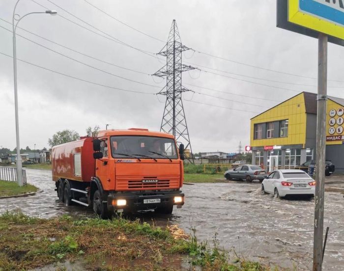 Нижневартовск снова затопило после сильного ливня