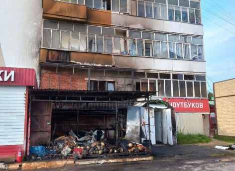 В Сургуте ночью загорелась девятиэтажка - эвакуировали 15 человек