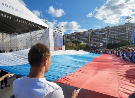 ​Александр Моор: Государственный флаг объединяет всех нас