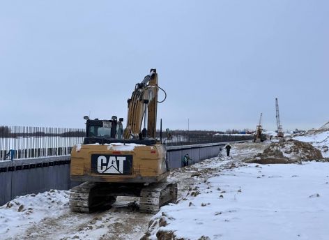 Партийный десант проверил строительство набережной у будущего НТЦ в Сургуте