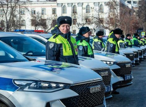 Губернатор Тюменской области передал сотрудникам ДПС новые патрульные автомобили