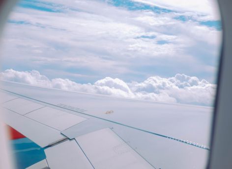 Следовавший из Петербурга самолет не долетел до Сургута