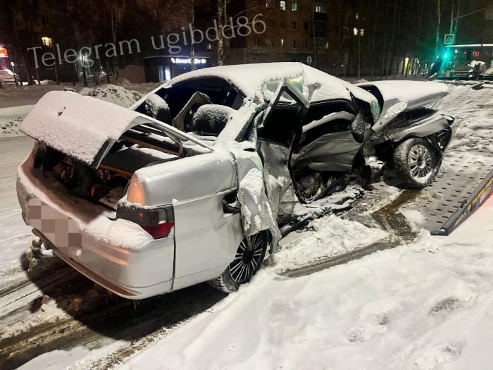 В Югре водитель без прав устроил ДТП - пострадали пять человек