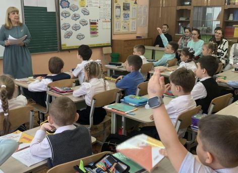В Госдуме предложили доплачивать учителям за общение с родителями