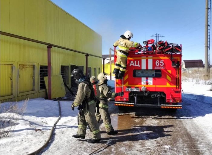 ​В Нижневартовске на птицефабрике произошел пожар