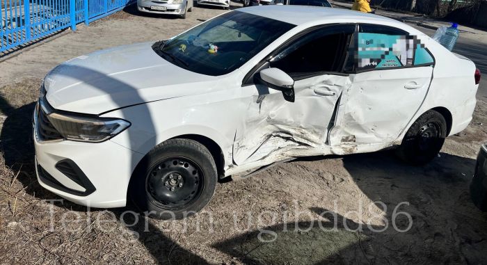 ​Автоледи из Нижневартовска не уступила дорогу и устроила ДТП