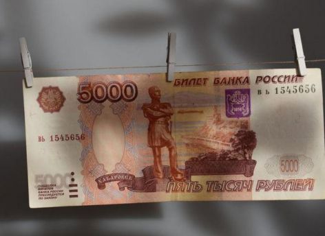 ​В Нижневартовске уволили полицейского за взятку от мигранта