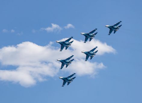 В Сургуте состоялся полет «Русских Витязей» в честь Дня России и 430-летия города