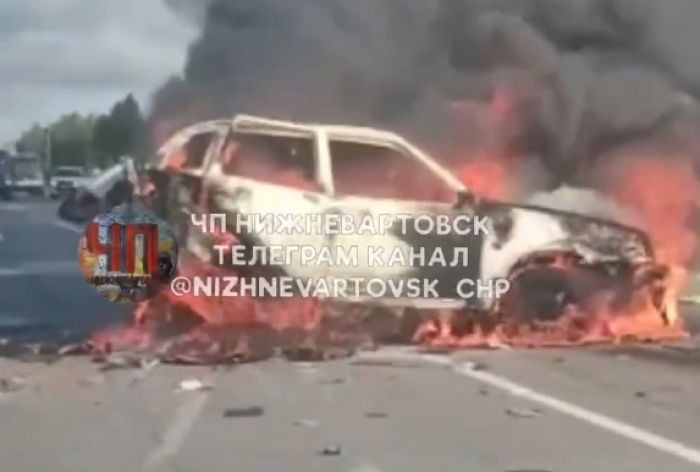 ​Под Нижневартовском в ДТП с тремя автомобилями пострадали женщина и ребенок