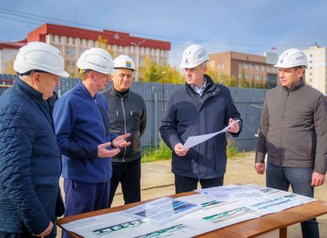 ​Руслан Кухарук приехал в Сургут и поторопил местных строителей
