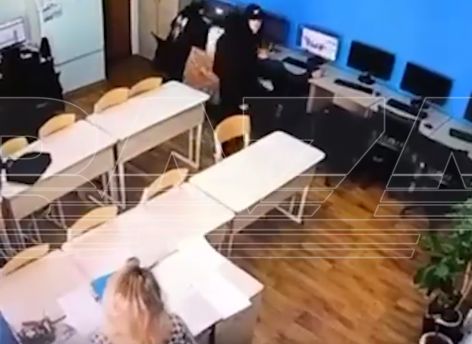 ​Преподаватель отбилась от напавшего с ножом экс-студента в Лангепасе