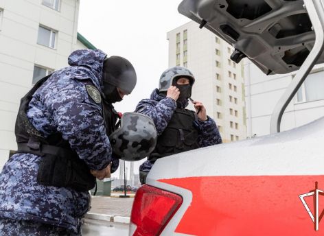 ​В вузе Сургута задержали пьяного дебошира