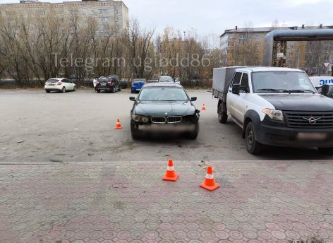 В ХМАО водитель без прав наехал на пешеходов