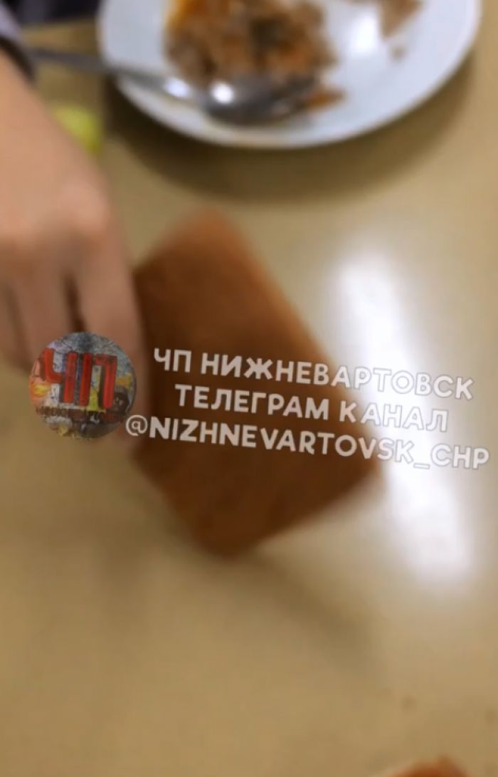Школьникам в Нижневартовске дали на обед кирпич вместо хлеба