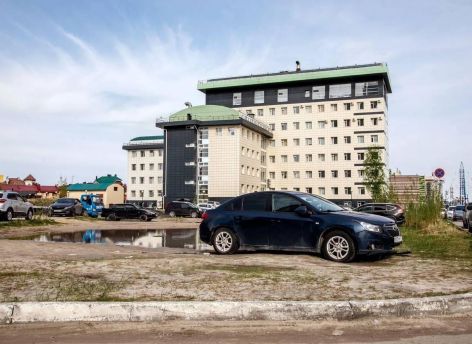 ​Проблемы с нехваткой парковок у медучреждений обсудили в Думе Сургута