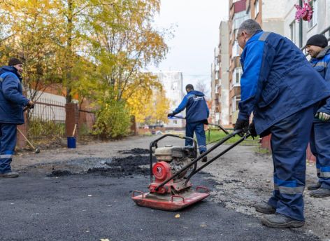 ​В Сургуте отремонтировали более 100 дворов с использованием холодного асфальта