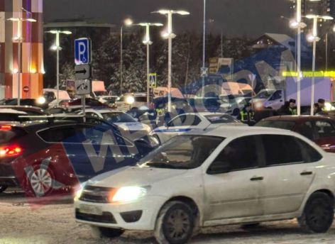​СМИ: в ТРЦ «Аура» в Сургуте задержали целый автобус мигрантов