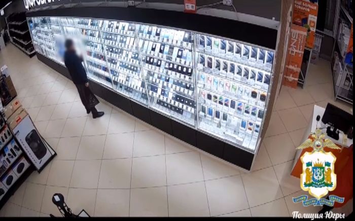 Воровство во имя любви: житель Когалыма украл дорогой телефон ради подарка жене