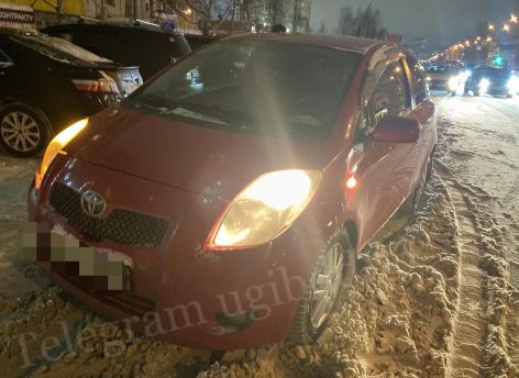 В ХМАО под колеса автомобиля попал семилетний ребенок