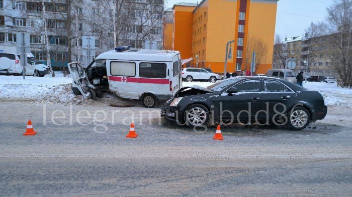 ​В Нижневартовске в ДТП со скорой помощью пострадали три человека