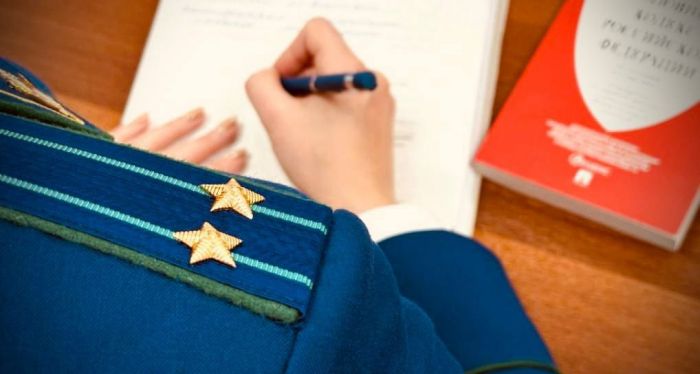 В ХМАО студента из Таджикистана ждет срок за вымогательство и избиение подростка