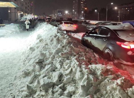 С очисткой снега на улицах Сургута все неплохо, но во дворах с этим огромная проблема. Без власти ее не решить