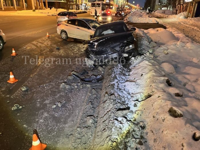 ​В Нижневартовске в ДТП получил травмы 39-летний водитель Hyundai